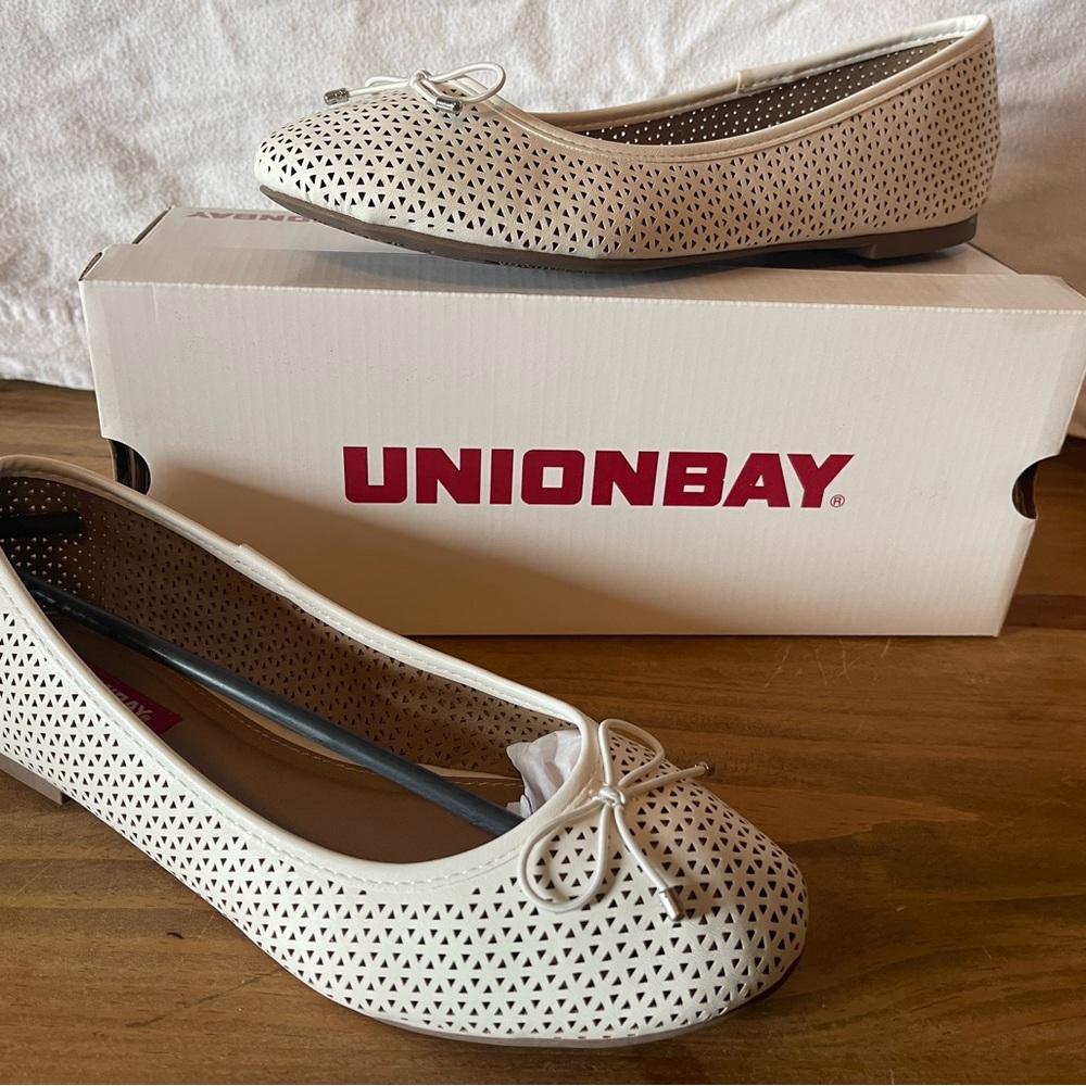 UNIONBAY White Perforated Flats with Bow